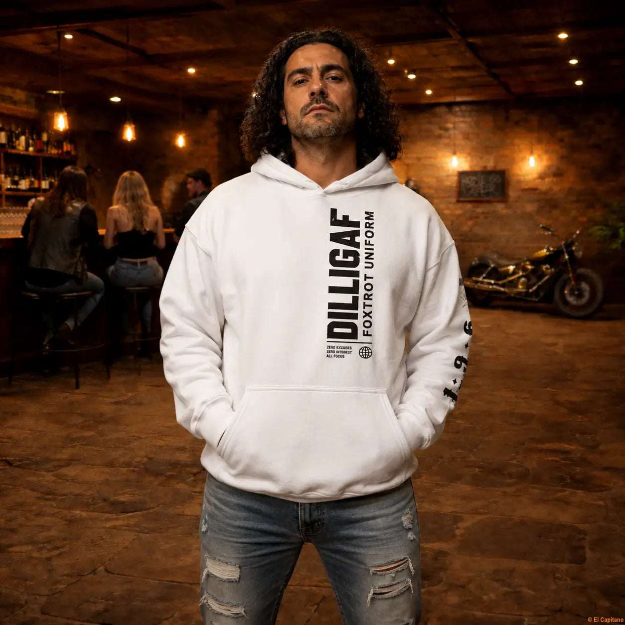 DILLIFU Hoodie - Caballeros – White – white_dilligaffu_front_mann_03ab0116-ed18-450d-a765-8fa91ba002a0 – El Capitano